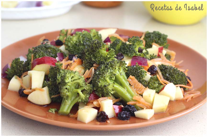 Ensalada de brócoli y manzana con vinagreta - Recetas de Isabel