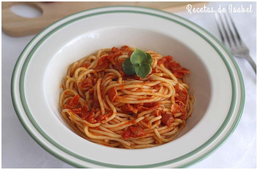 Espaguetis con salsa amatriciana, receta muy fácil