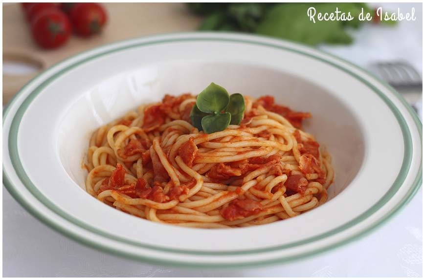 Espaguetis con salsa amatriciana, receta muy fácil